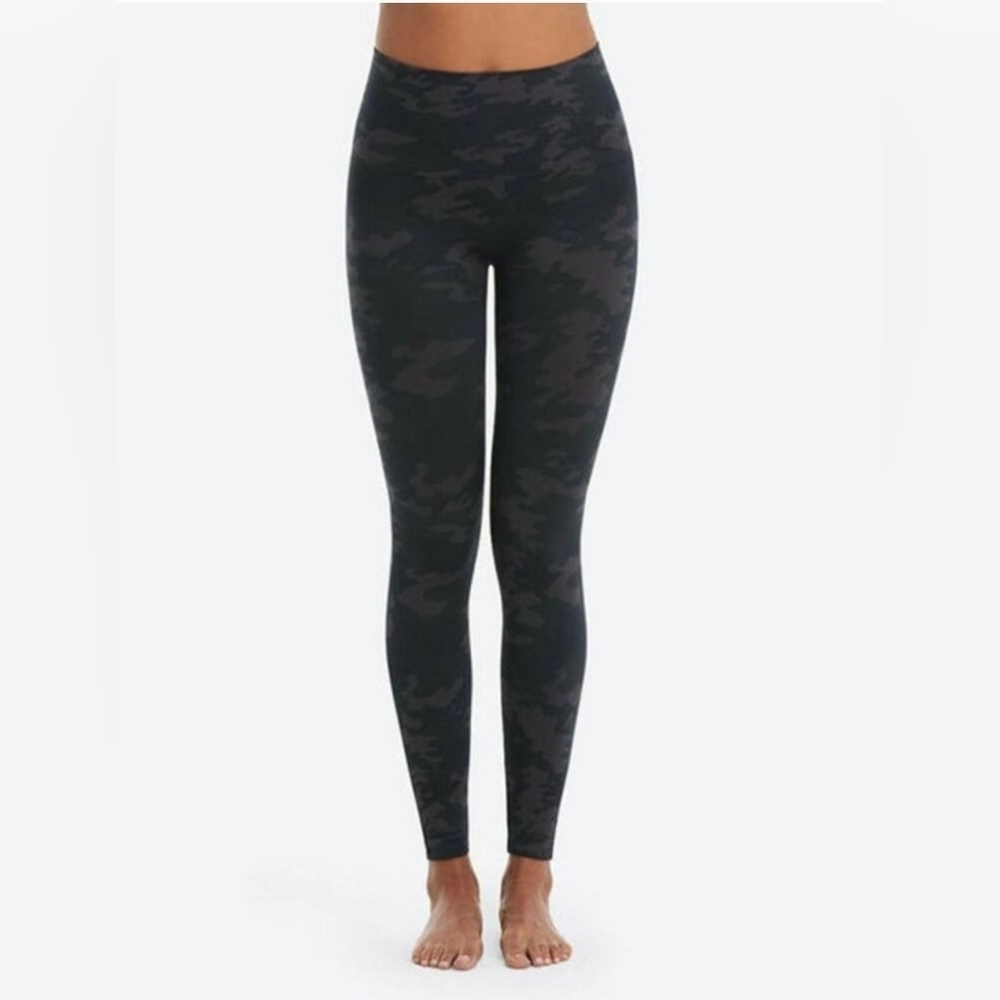 Spanx Look At Me‎ Now Seamless Leggings Black Camo Womens Medium FL3515